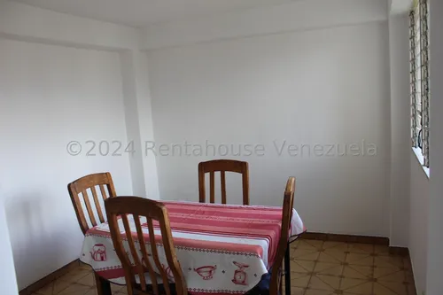 Apartamento En Venta. Res. Marlene. Santa Paula. Cecilia Gutierrez. 25-15158