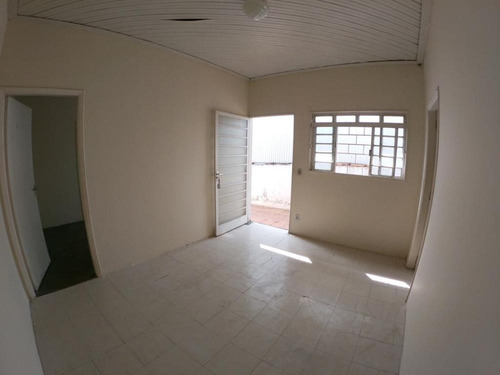 Imagem 2 de 10 de Casas - Ref: L203