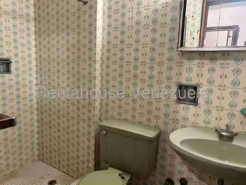 Se Vende Casa Para Remodelar ,de 3 Niveles ,ubicada En San Bernardino 25-17282