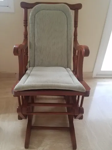 Mecedora Con Taburete (Usado)