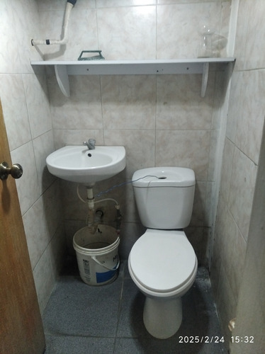 Alquiler De Un Local En Av. Bolívar, C.c. Galería Plaza, Centro De Maracay