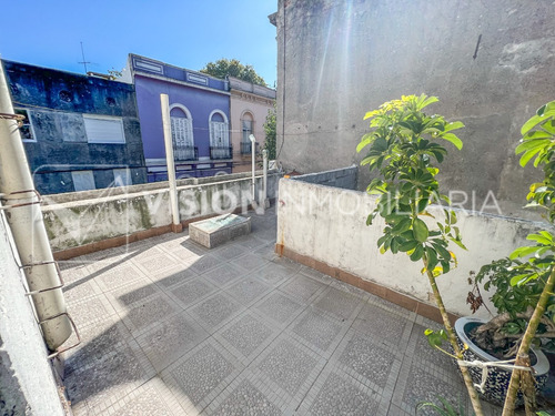 Oportunidad Venta Padron Unico Local De 71 M2 Y 5 Mts De Altura Baños Con Vivienda De Altos 61 M2 Ambientes Enormes Cocina Y Baño Completo Terraza Patio Balcones Barrio De Los Judíos Arenal Grande