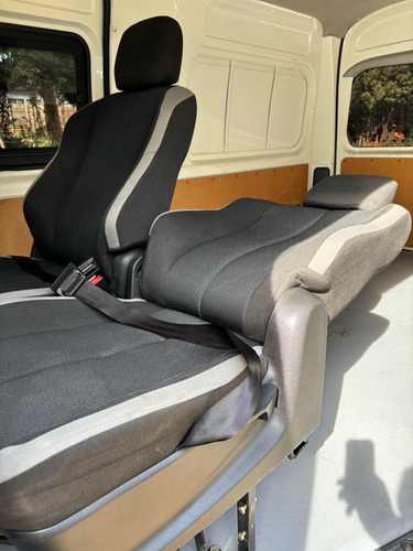 Toyota Hiace 2.8 Tdi Furgón 6at L2h2 3a 5p
