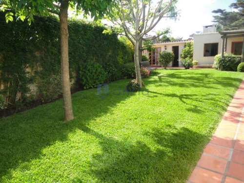 Punta Del Este, Importante Chalet En Zona Mansa- Ref: 660