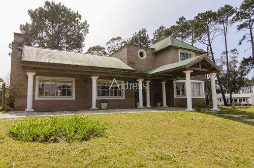 Casa En La Arbolada, Punta Del Este- Ref: 3074