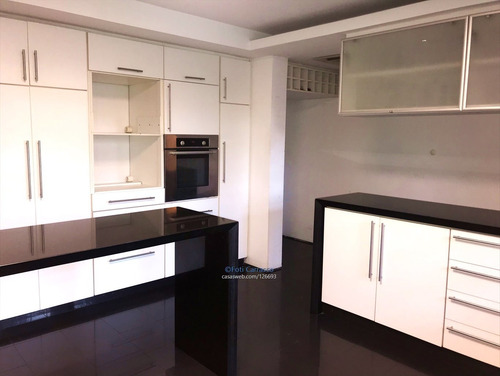 Imagen 8 de 22 de Extraordinaria Residencia Sobre Almirante Harwood