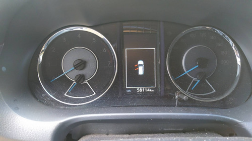 Imagem 7 de 11 de Toyota Hilux Sw4 2.7 Srv 7 Lugares 4x2 16v Flex 4p