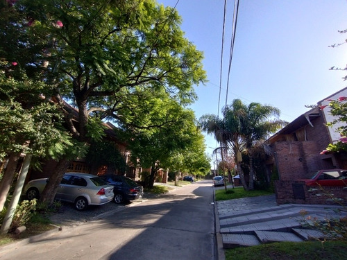 Única Casa Interna En Venta, De 3 Plantas En Barrio Cerrado San Leonardo Villa Bosch. Construcción De Calidad.