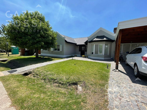 Imagen 2 de 22 de Hermosa Casa A La Venta En Campos De Echeverría , Canning!