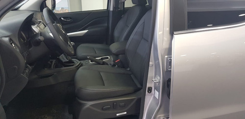 Imagen 10 de 15 de Autos Y Camionetas Renault Alaskan Toyota Hilux Vw Amarok E