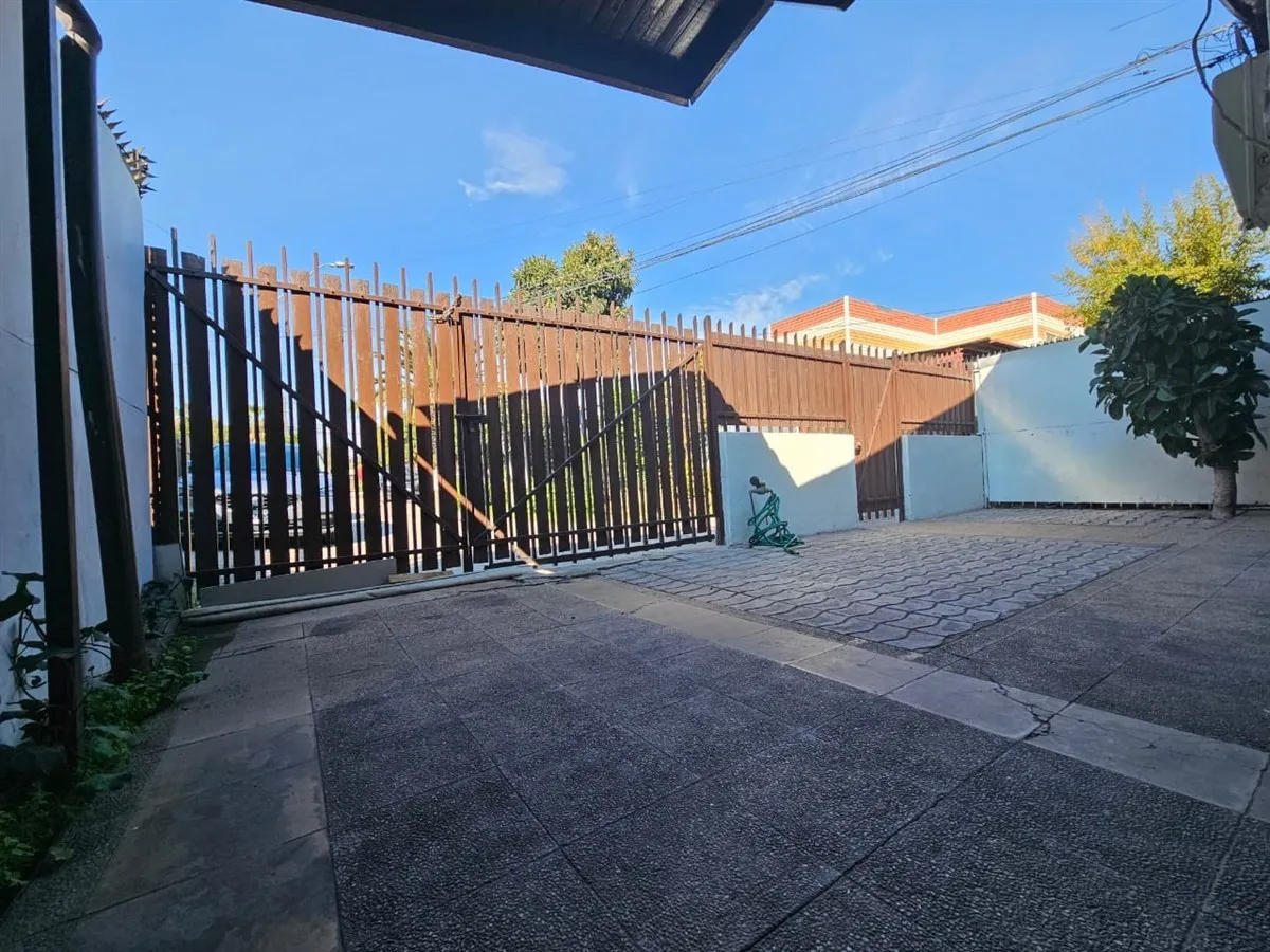 Imagen 2 de 17 de Casa En Venta De 3 Dorm. 2 Baños En Cerrillos