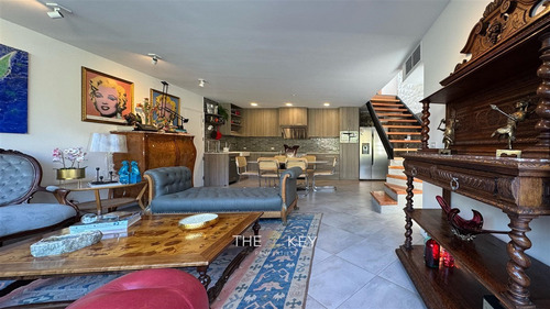Casa En Venta De 4 Dorm. En Lo Barnechea