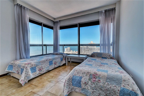 Venta De Apartamento 3 Dormitorios En Playa Mansa