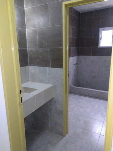 Casa De 4 Ambientes Con Piscina En Venta