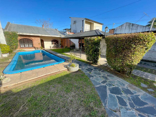 Venta Casa 4 Ambientes Con Pileta Y Cochera Padua