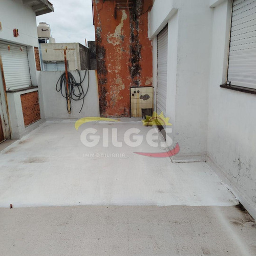 Venta De Casa 5 Amb. En Ramos Mejia Con Fdo. Con Quincho