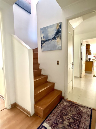 Casa En Venta De 5 Dorm. Condominio En Las Condes