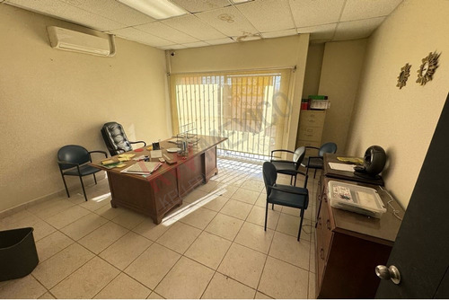 Terreno Con Edificio Comercial En Venta Ubicado En Centro Civico