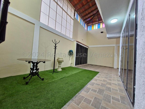 Townhouse En Venta En Conjunto Residencial Las Carolinas Turmero 25-795 Gjg