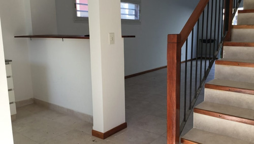 Venta De Casa Duplex En Ituzaingo