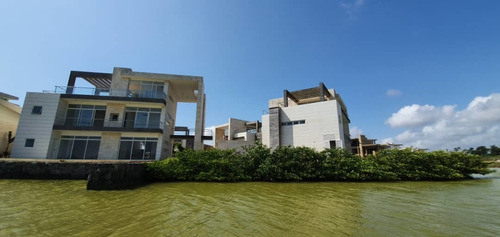 Imagen 7 de 22 de Townhouse De 115m2 Con Muelle Privado.