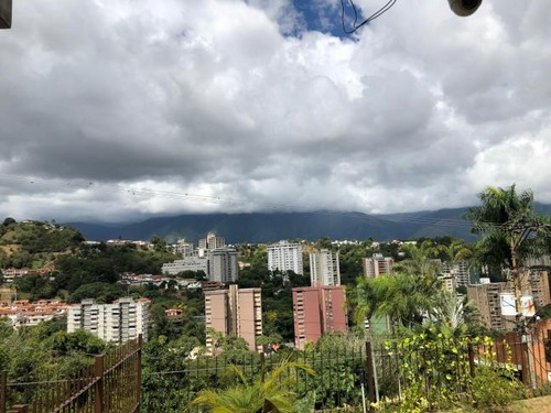 En Venta Casa En Cerro Verde, De Una Sola Planta Y Con Vista Al Avila.