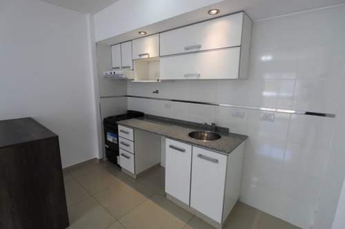 Imagen 5 de 14 de Departamento 2 Ambientes Con Cochera Terraza Privada Sum