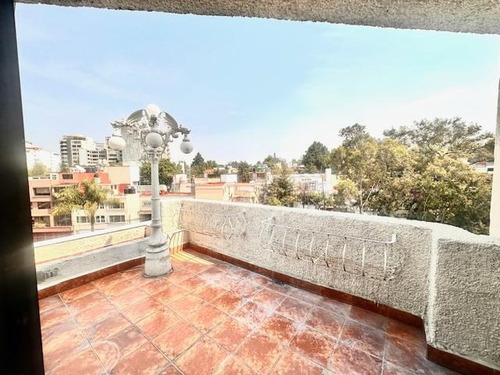 Lomas De Chapultepec, Penthouse De 750m2 En Dos Niveles, Muy Iluminado, 4 Amplias Recamaras Con Vestidor, Sala De T.v., Estudio, Terraza, 3 Lugares De Estacionamiento, Cuartos De Servicio. El E