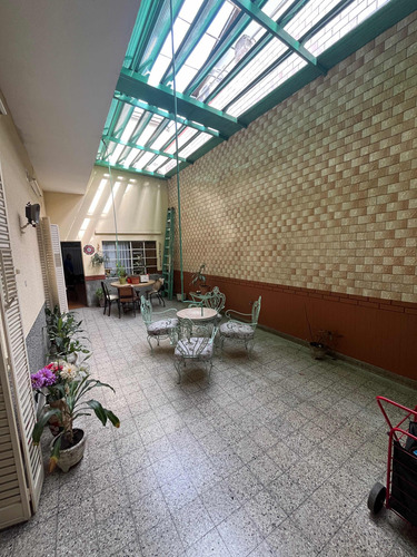Hermosa Casa 5 Ambientes En Venta *mataderos*