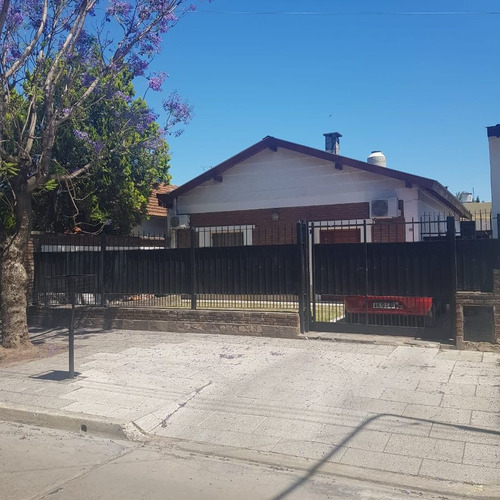 Imagen 2 de 19 de Casa En Venta Con Parque Y Pileta, 3 Ambientes En Bella Vista
