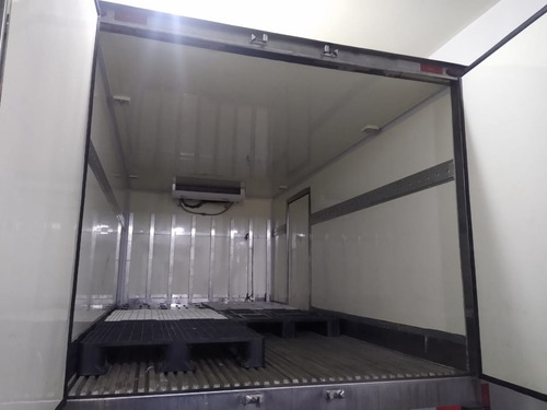 Acello 815 Branco Com Baú Refrigerado 2014 Baixissimo Km