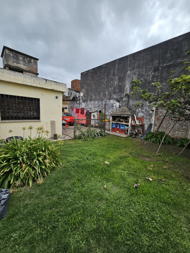 Venta Casa- Apto Credito-3 Dormitorios-cochera Pasante-patio