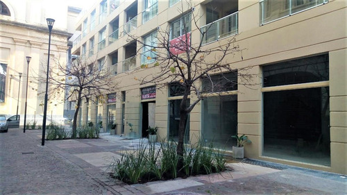 Imagen 4 de 11 de Local Flores Centro. Pavillon