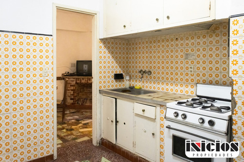 Tríplex Mar De Ajó: Yrigoyen Nº 555, Entre Blanco Encalada Y Sacconi - C559