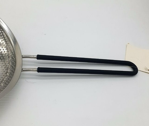 Imagen 3 de 4 de Colador De Acero Inoxidable Con Mango De Silicona 18 Cm