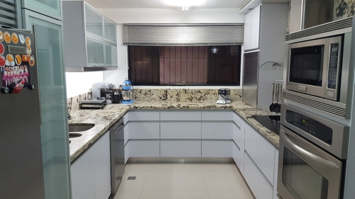 Imagen 12 de 30 de Los Naranjos Espectacular Calle Privada. Vigilancia. 350mts 6h6b4p Instagram:@inmuebleslosnaranjos 04143057302 04142695974