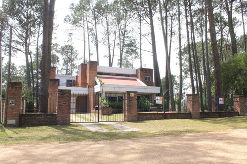 Casa En Balneario Piriapolis, Maldonado. Cerca De La Playa