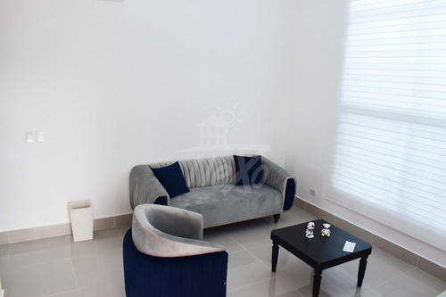 Moderna Casa En Venta Con Piscina, Santiago (jpc-224)