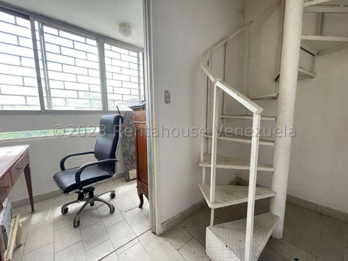Consigue Este Fabuloso Penthouse En Venta En Zona Norte De Maracay En Las Delicias De Dos Pisos Excelente Ubicación Para Remodelar A Su Gusto Nela 24-8695