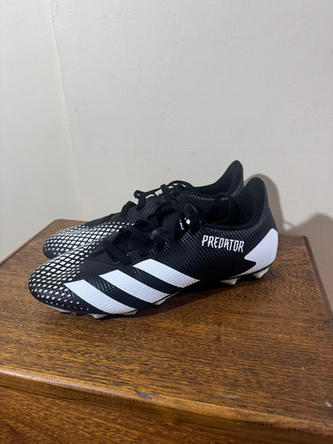 Botines Adidas Predator Mg Césped Hombre Talle 41.5 (Usado)