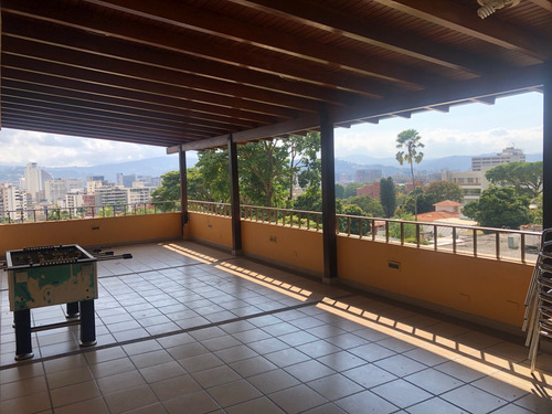 Estupendo Edificio De 3 Plantas Con 3 Apartamentos. Ideal Para Un Grupo Familiar