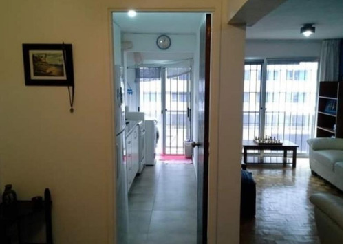 Vendo Amplio Apartamento De 2 Dormitorios, 2 Baños Y Cochera, Acepta Banco, Ubicado En Pocitos Próximo A Punta Carretas.