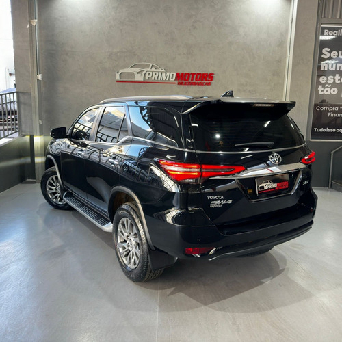 Toyota Hilux SW4 2.8 D-4D TURBO DIESEL SRX 4X4 AUTOMÁTICO