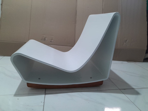 Poltrona Modelo Willy Guhl - Eternit - Loop Chair Branco Liso