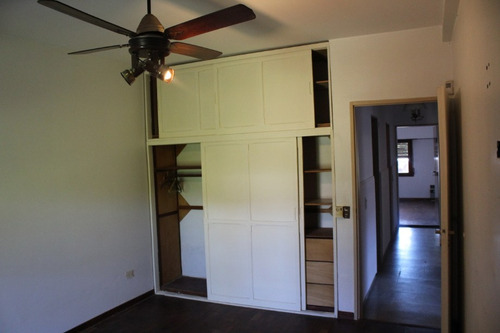 Casa Con Departamento En Venta En Ezpeleta Oeste