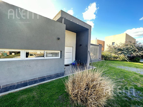 Casa En Venta En Barrio Privado Don Joaquin Canning