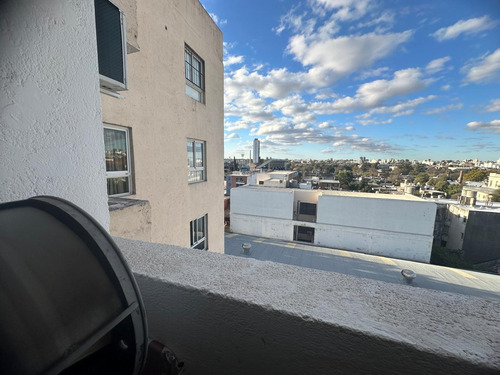 Venta Departamento 1 Dorm, Alberdi Sobre Av Colon.
