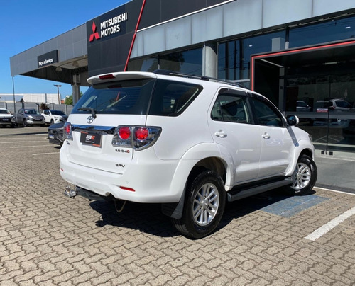 Toyota Hilux SW4 3.0 SRV 4X4 7 LUGARES 16V TURBO INTERCOOLER DIESEL 4P AUTOMÁTICO