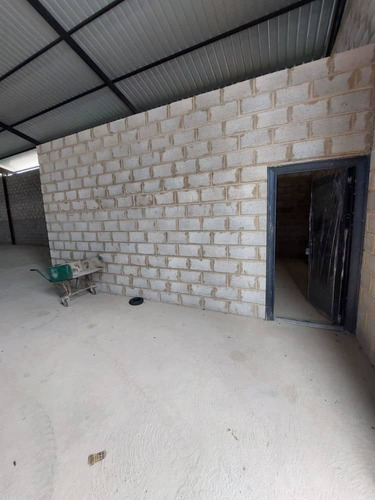 Am* Alquiler Galpón - Distribuidor Firestone (1.100 M2) - Valencia