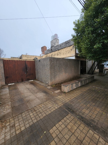 Imagen 5 de 9 de Propiedad En Venta - Tres Casas - Excelente Zona Comercial - Av Armada Argentina